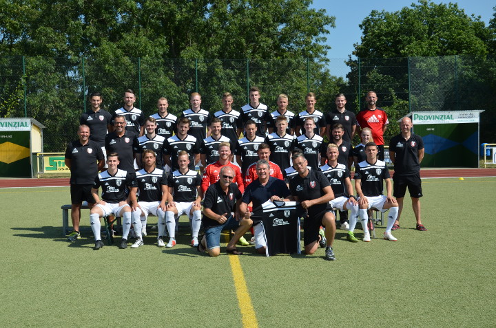 VfB Linz Mannschaftsfoto mit neuen Trikots von KÜS - Saison 2018/2019